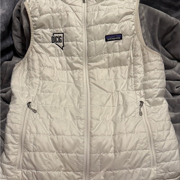 Patagonia White Quilted Down Vest with Logo - Picture 4 of 7
